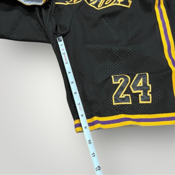 Kobe Bryant Lakers MAMBA Black/Yellow Shorts - Picture 12 of 15